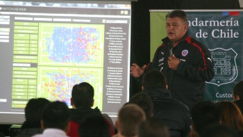   Claudio Borghi dictó charla en la ex Penitenciaría a reos que buscan ser técnicos 