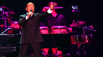   Paul Anka se entregó nuevamente al público del Movistar Arena 