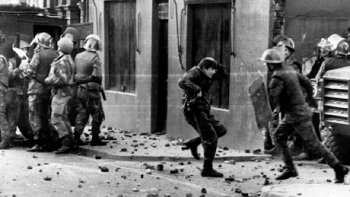 Irlanda del Norte investigará matanza que inspiró canción de U2