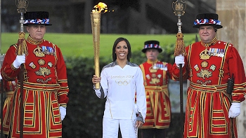 La antorcha olímpica llegó a Londres a siete días de la inauguración de los Juegos