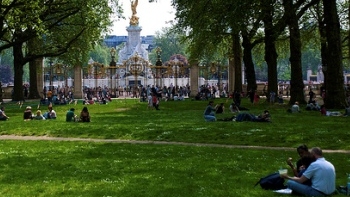 Londres instaló pantallas gigantes en sus parques para ver los Juegos Olímpicos