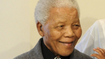 Líder de complot para asesinar a Mandela fue condenado por traición