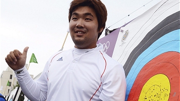 Surcoreano casi ciego batió el récord del mundo de 72 flechas en tiro con arco