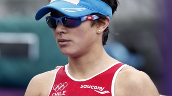 Bárbara Riveros mejoró su marca pero terminó en el 16° lugar del triatlón olímpico