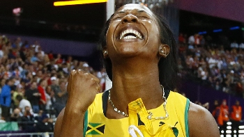 Jamaiquina Shelly-Ann Fraser-Pryce obtuvo medalla de oro en los 100 metros planos