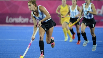 Revise las etapas finales del baloncesto, el fútbol, el voleibol, el balonmano y el hockey