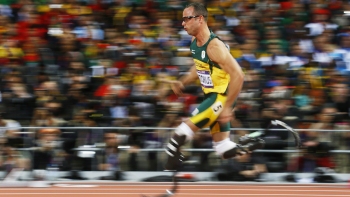 Oscar Pistorius podrá correr la final de los 4x400 metros