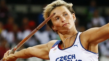 La checa Barbora Spotakova revalidó su título olímpico en la jabalina