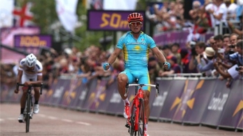 Kazajo Vinokourov subastará la bicicleta con la que ganó el oro en Londres