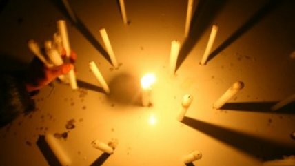 La velatón por el estudiante grave tras caer del techo de su liceo