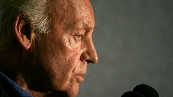 Eduardo Galeano está estable tras ser internado en un hospital de Montevideo