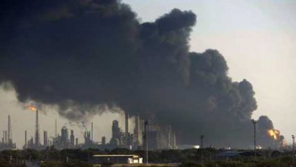   Las llamas no dan tregua a refinería en Venezuela 