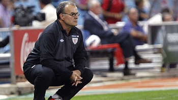   Bielsa tras la salida de Javi Martínez: 