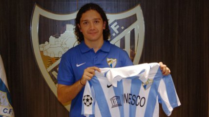   Manuel Iturra se puso la camiseta de Málaga 
