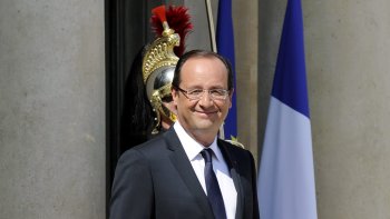 Hollande anunció masivo plan de recortes por 30 mil millones de euros