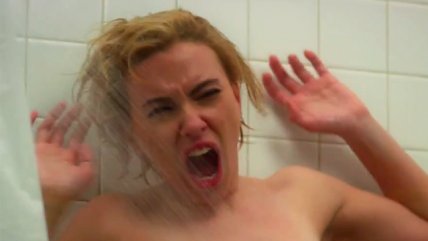 Scarlett Johansson en la ducha de 