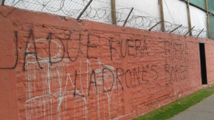   Los rayados que piden la salida de Borghi en 