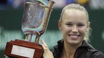 Wozniacki venció a Stosur y se coronó campeona en Moscú