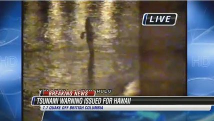   Persona ingresó al mar bajo alerta de tsunami en Hawaii 
