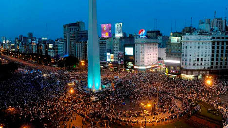 Argentinos realizan masivo cacerolazo contra Cristina Fernández