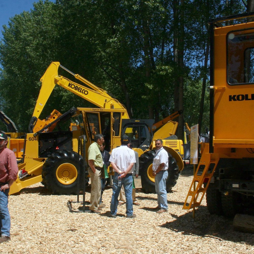 Paralizaron planta de celulosa tras derrame de petróleo
