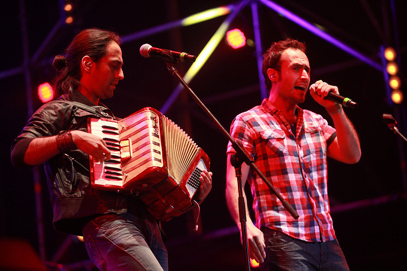 Los Vásquez y Sinergia hicieron vibrar a Iquique en Gira Teletón