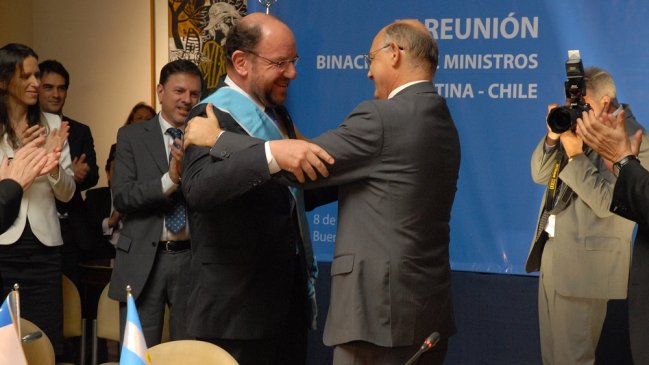 Canciller Moreno fue premiado en Argentina por su apoyo al reclamo sobre Malvinas