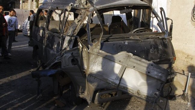 Explosión de dos autos bomba dejó decenas de muertos en Siria