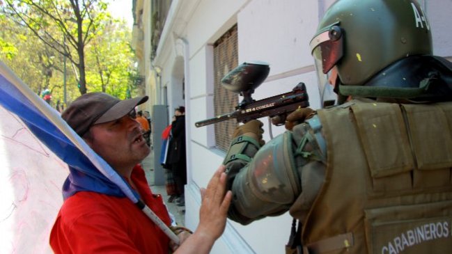 Estudio UDP: Fuerza policial en marchas fue 
