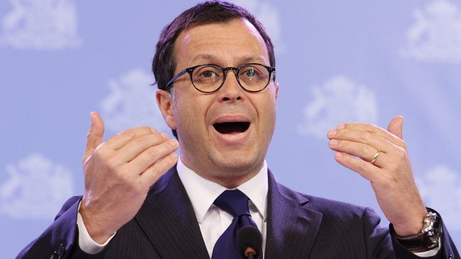 Hinzpeter: Me rebelo indignado ante el maltrato a Carabineros