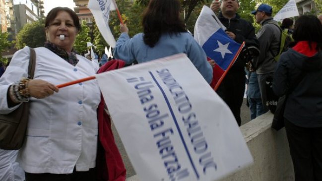 Red Salud UC mantiene plan de contingencia ante huelga del sindicato