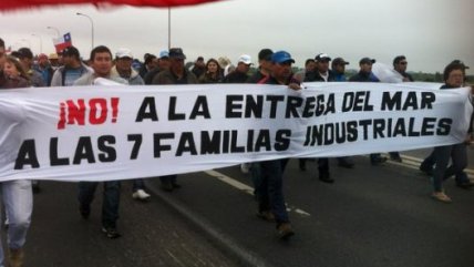 Pescadores marchan hacia Santiago contra la 