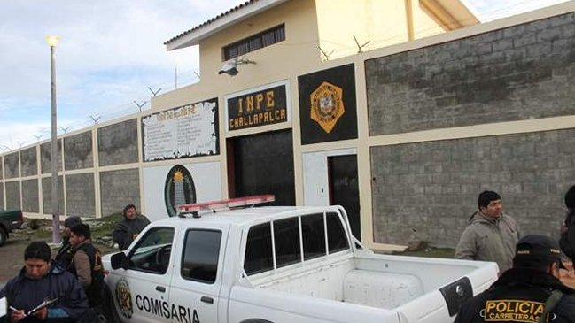 Motín en cárcel peruana mantiene como rehenes a un grupo de gendarmes