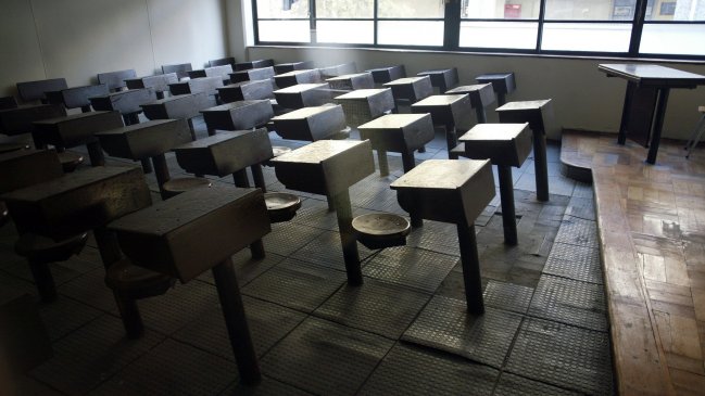 Profesora renunció tras admitir relación con un alumno