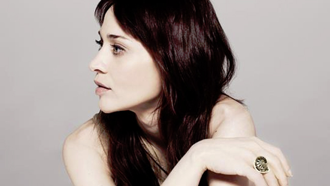 Fiona Apple descartó visita a Sudamérica por agonía de su perro