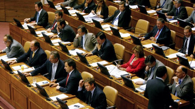 Diputados aprobaron comisión investigadora por caso sobreprecios