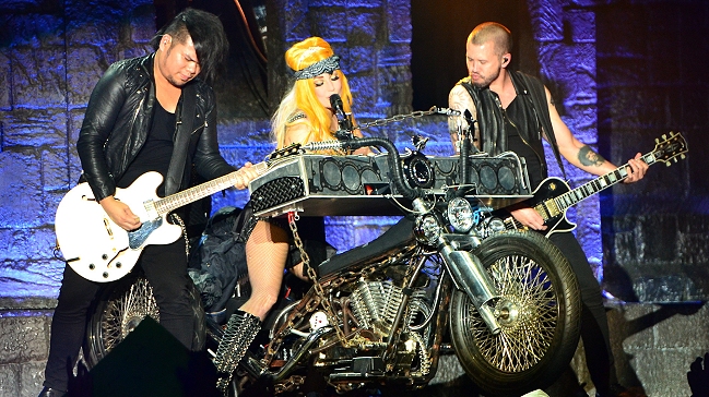 Fanáticos se rindieron a los pies de Lady Gaga