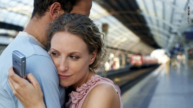 Latinos buscan infidelidad tras cuatro años de matrimonio, según encuesta