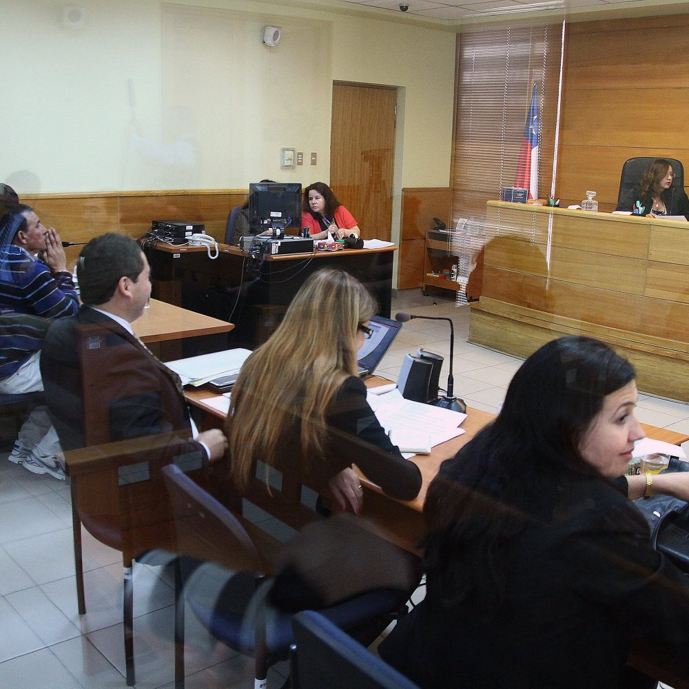 Abogado defendió la reducción de sentencias tras polémica por caso Spiniak