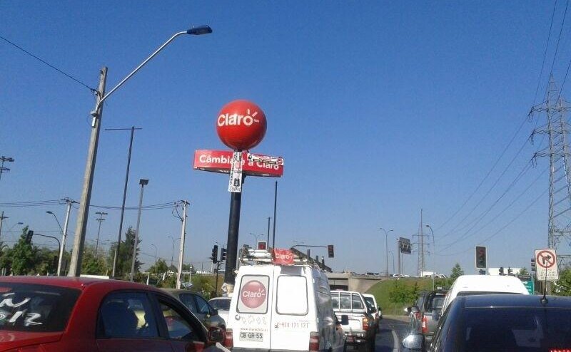 Subcontratistas de Claro protestaron en letrero gigante
