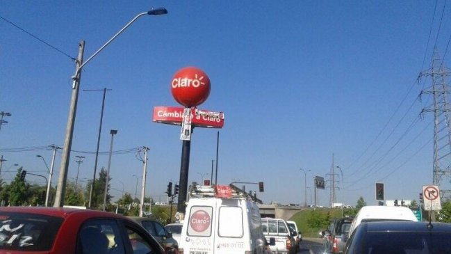 Subcontratistas de Claro protestaron en letrero gigante