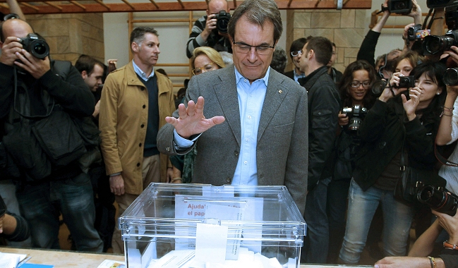 Nacionalistas catalanes ganan las elecciones lejos de la mayoría absoluta