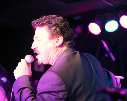 Ex vocalista de Toto ofrecerá dos presentaciones en Chile