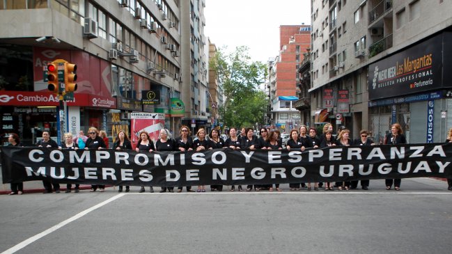 Miles de mujeres marcharon en Uruguay contra la violencia machista