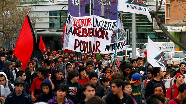 Estudiantes marcharán este miércoles en Santiago por cierre de la U. del Mar