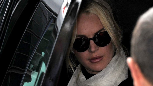 Lindsay Lohan fue detenida por agredir a una mujer
