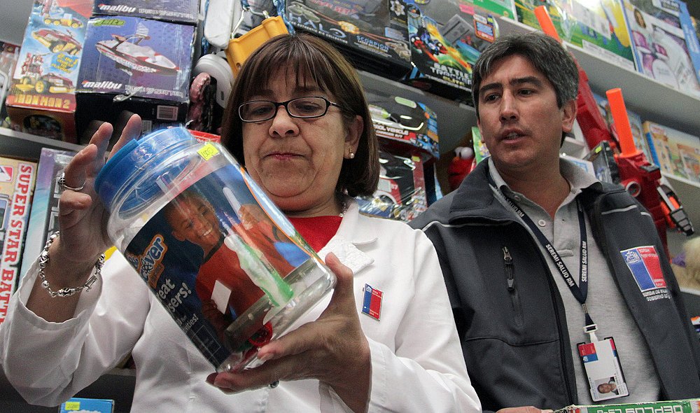 Seremi fiscalizó venta de juguetes en el centro de Santiago