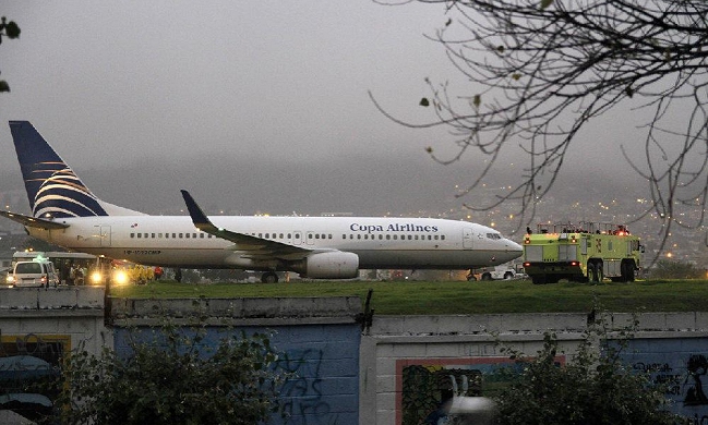 Avión comercial se salió de la pista al aterrizar en Quito sin causar víctimas