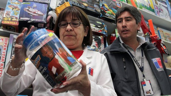 Seremi fiscalizó venta de juguetes en el centro de Santiago