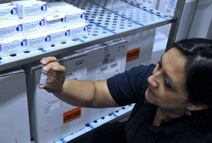 Minsal: 65 por ciento de la población objetiva vacunada contra la meningitis